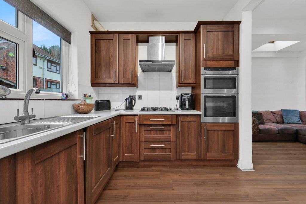 Property photo 2 of 23