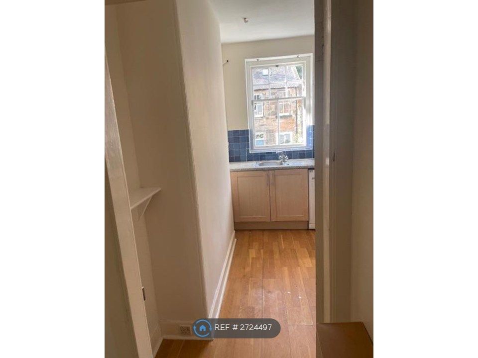 Property photo 3 of 19 Kitchen