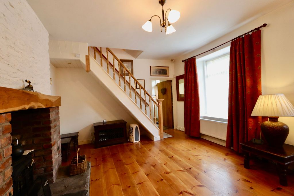 Property photo 2 of 32