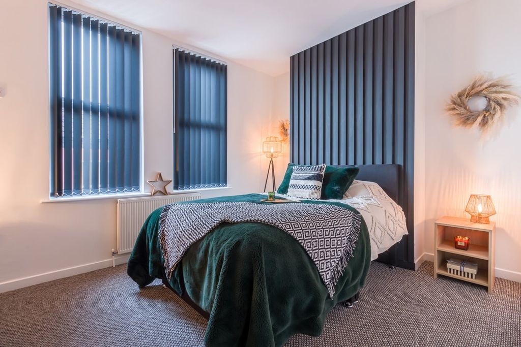 Property photo 1 of 32