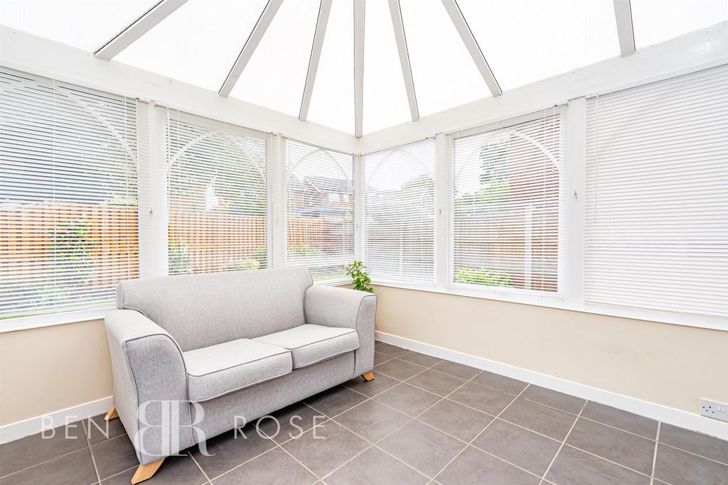 Property photo 2 of 22 Conservatory