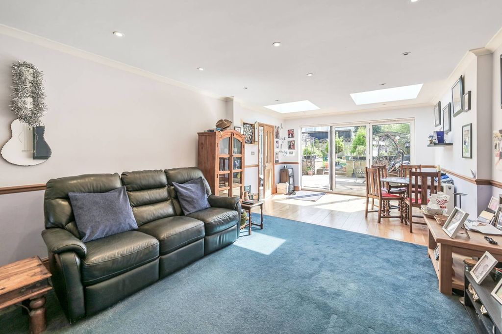 Property photo 3 of 11