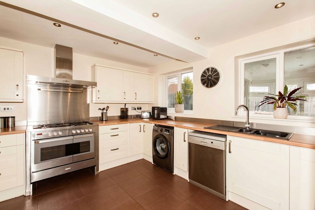 Property photo 2 of 34