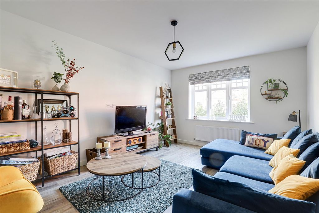 Property photo 2 of 20 8525.Jpg