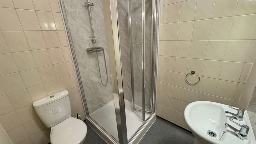 Property photo 3 of 12 Photo 16