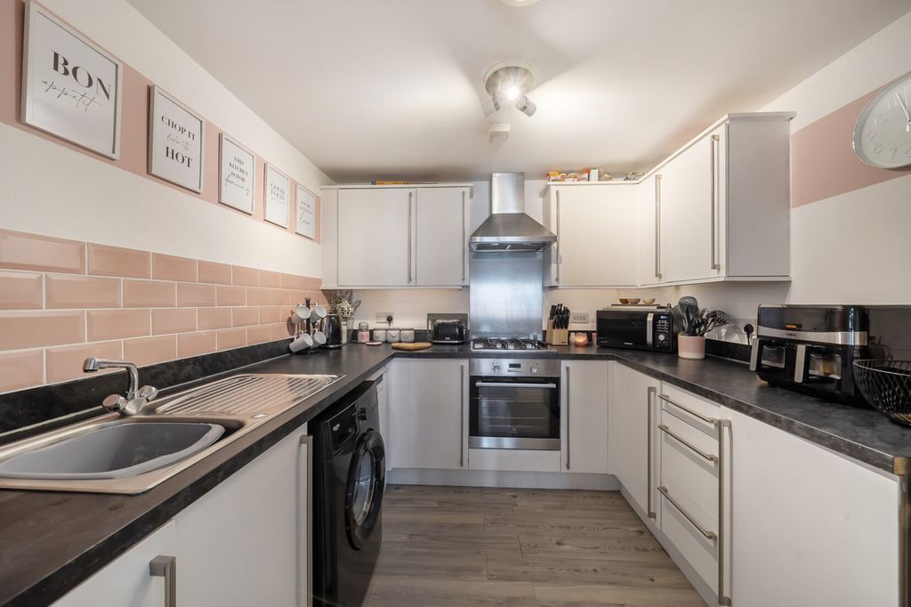 Property photo 3 of 20 Kitchen