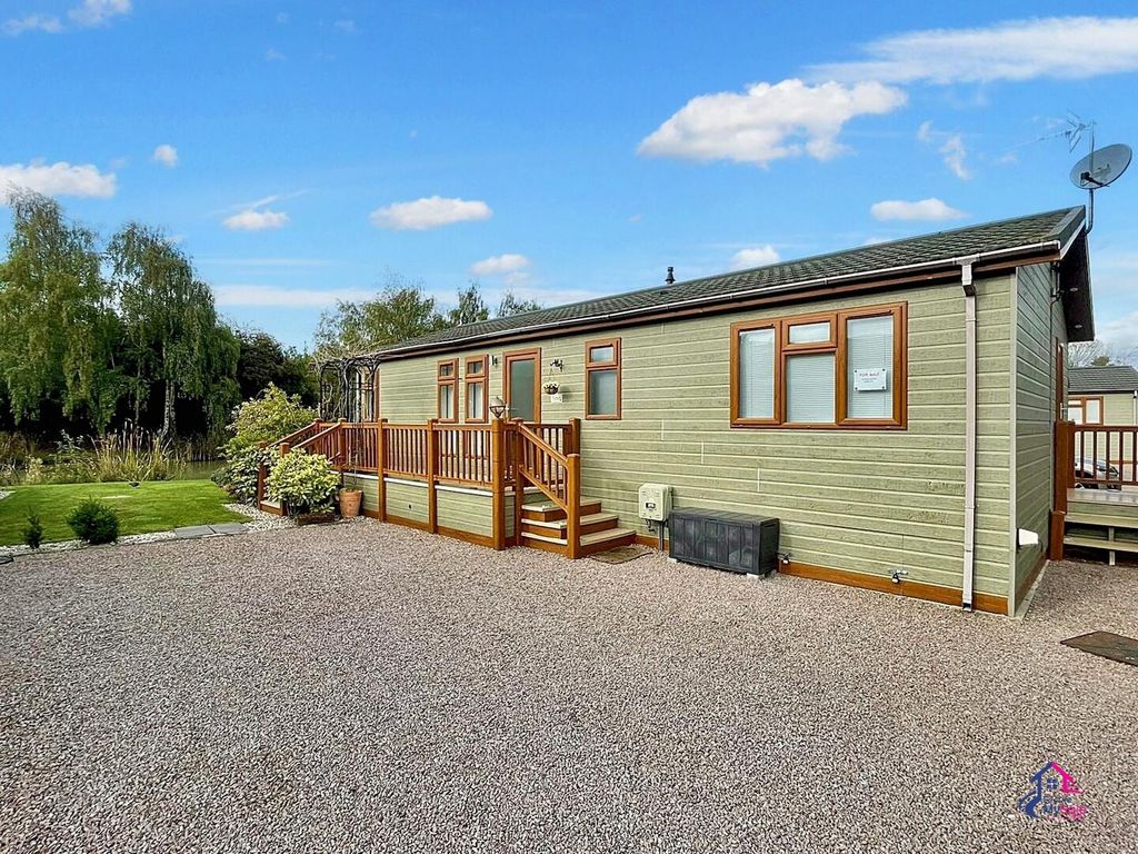 Property photo 1 of 16 Front (Exterior)