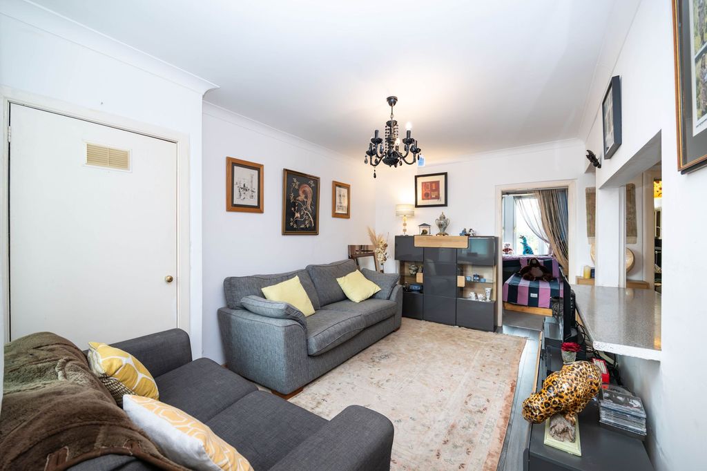 Property photo 2 of 14