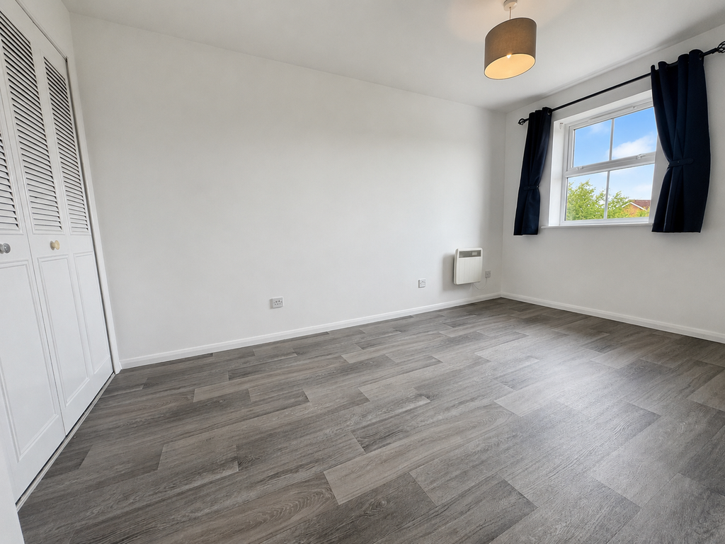 2 bed flat for saleHoneysuckle Close, Biggleswade SG18 photo 5