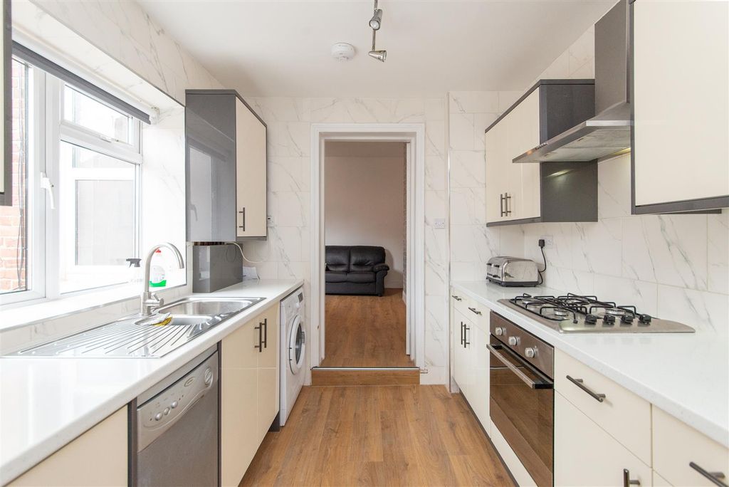 Additional image 6 of 6 bed flat for saleBayswater Road, Jesmond, Newcastle Upon Tyne NE2