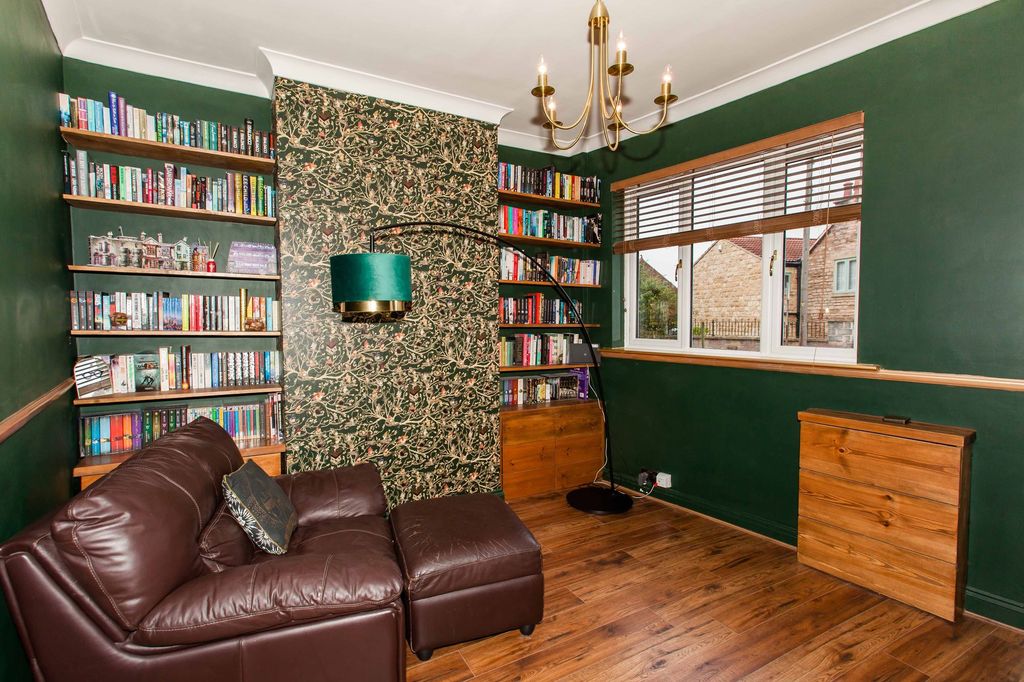 Property photo 2 of 25