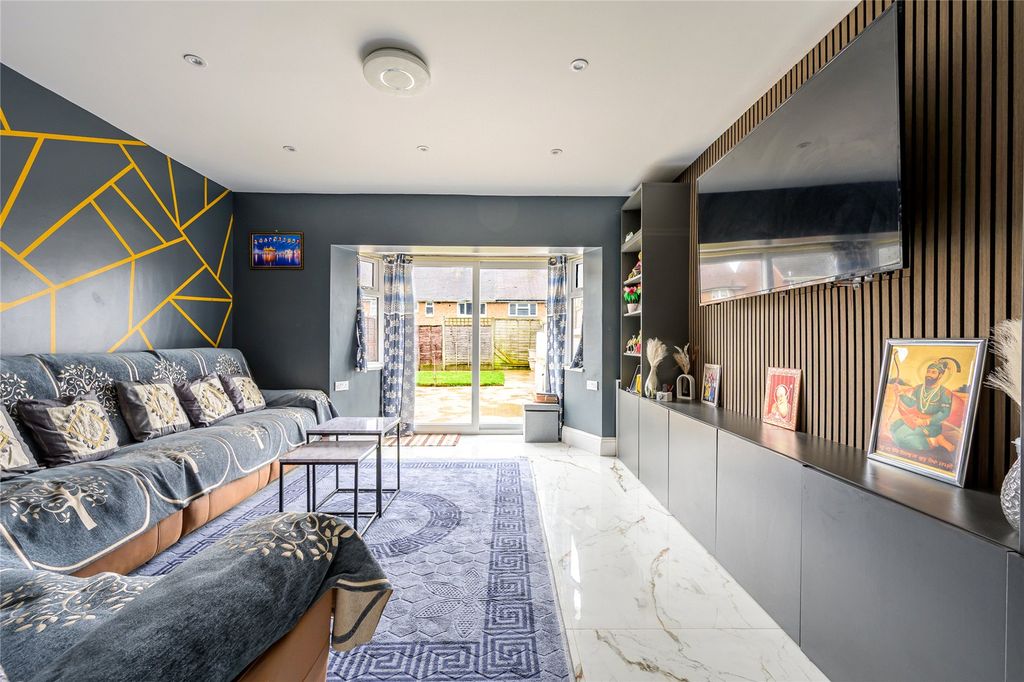 Property photo 3 of 22 Picture No. 12