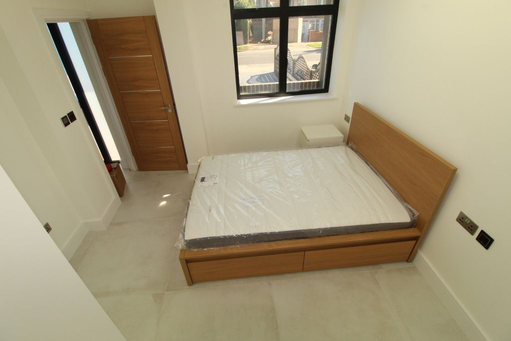 Property photo 1 of 6 New Large Brand New Studio Flat In Pinner Inclusive All The Bills.