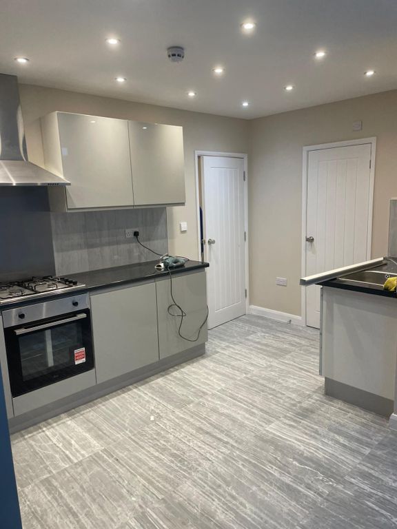 Property photo 1 of 8 Kitchen