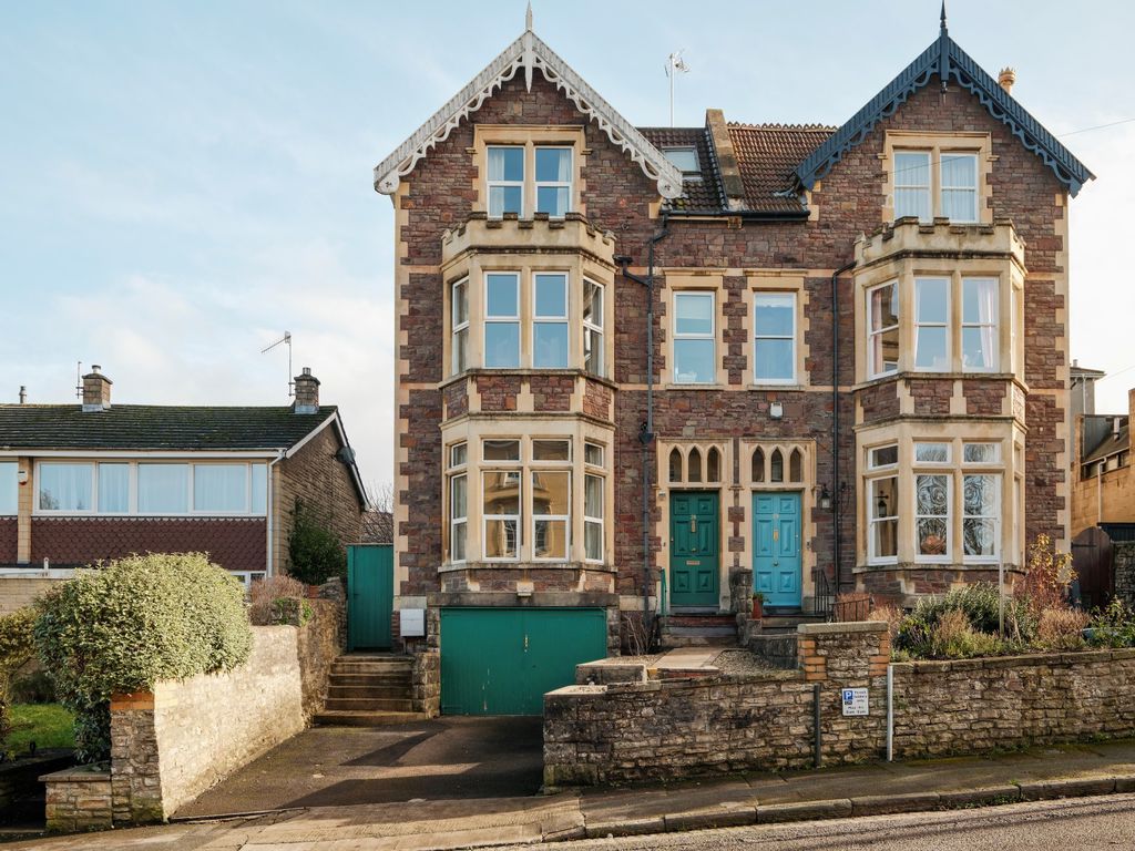 Property photo 1 of 18 External