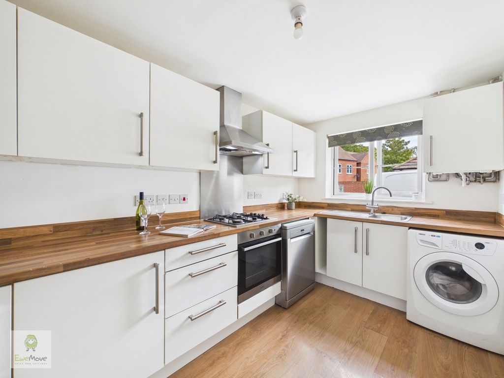 Property photo 3 of 20 Kitchen