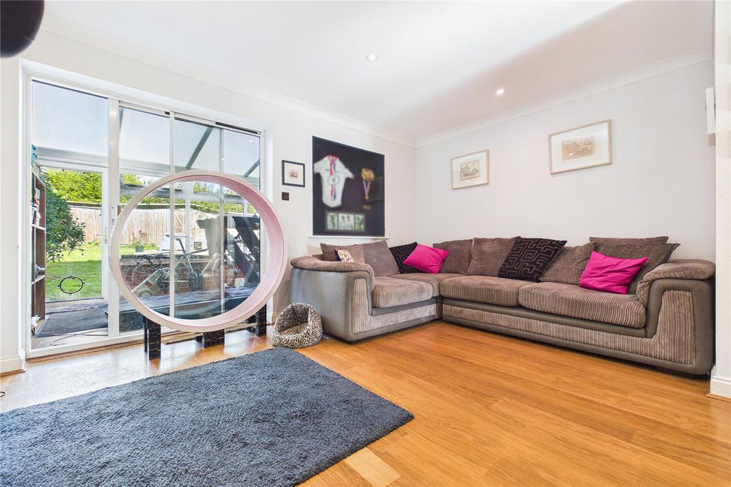 Property photo 2 of 20 Living Room