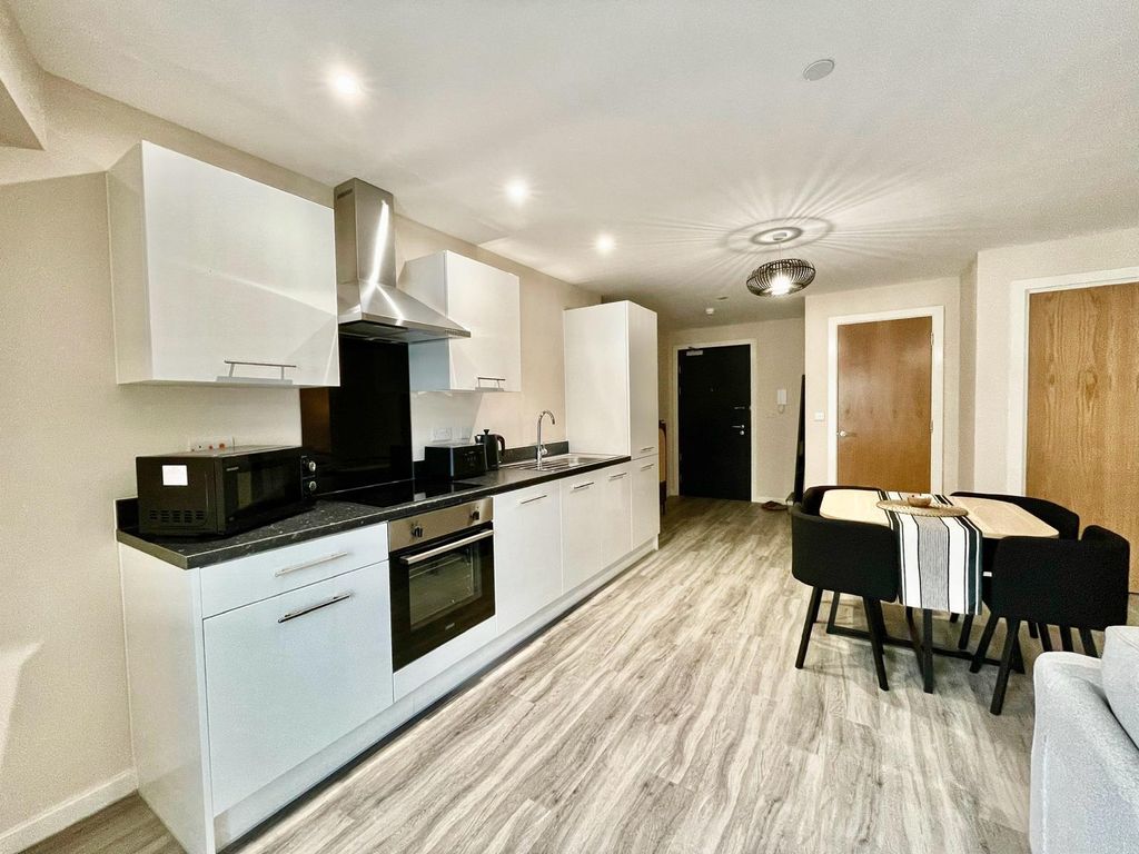 Property photo 2 of 11 5