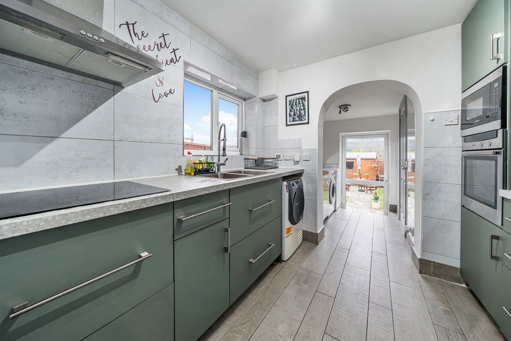 Property photo 3 of 14 Kitchen