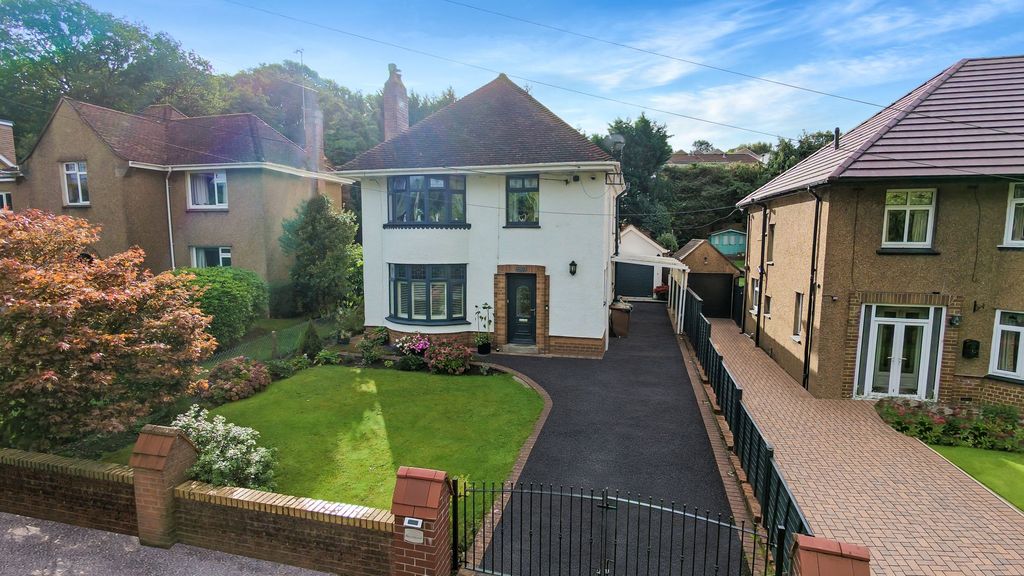 Property photo 2 of 44