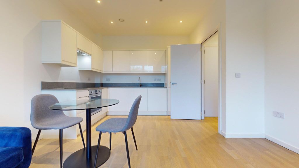 Property photo 2 of 11 Kitchen