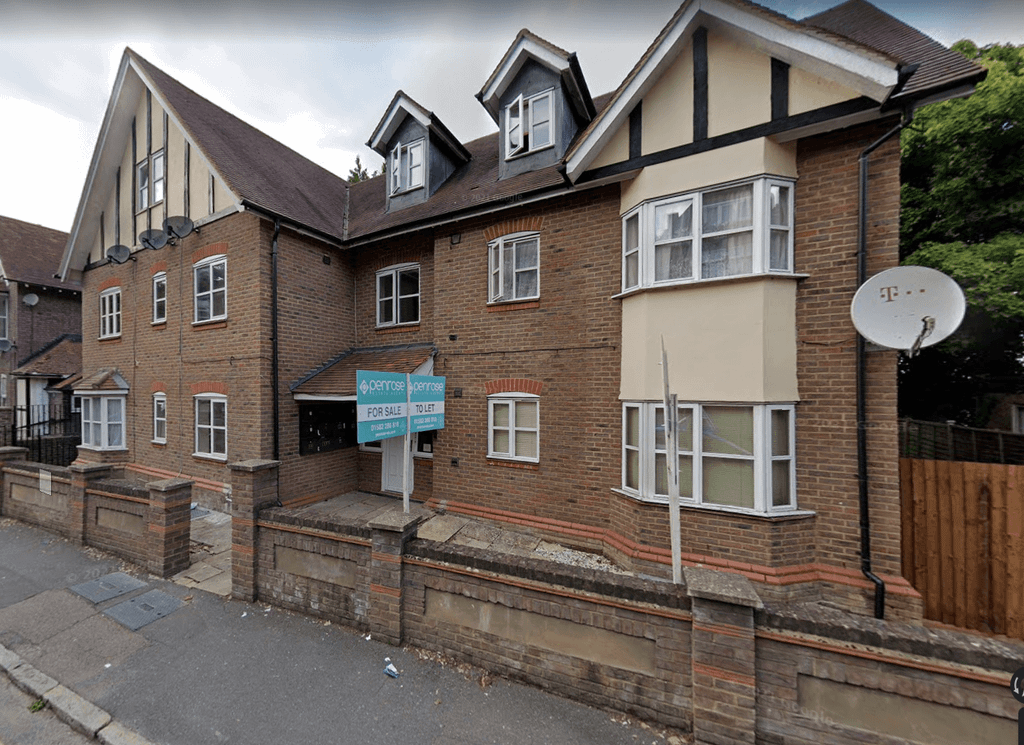 Property photo 1 of 9 One Bedroom Ground Floor Flat In Luton
