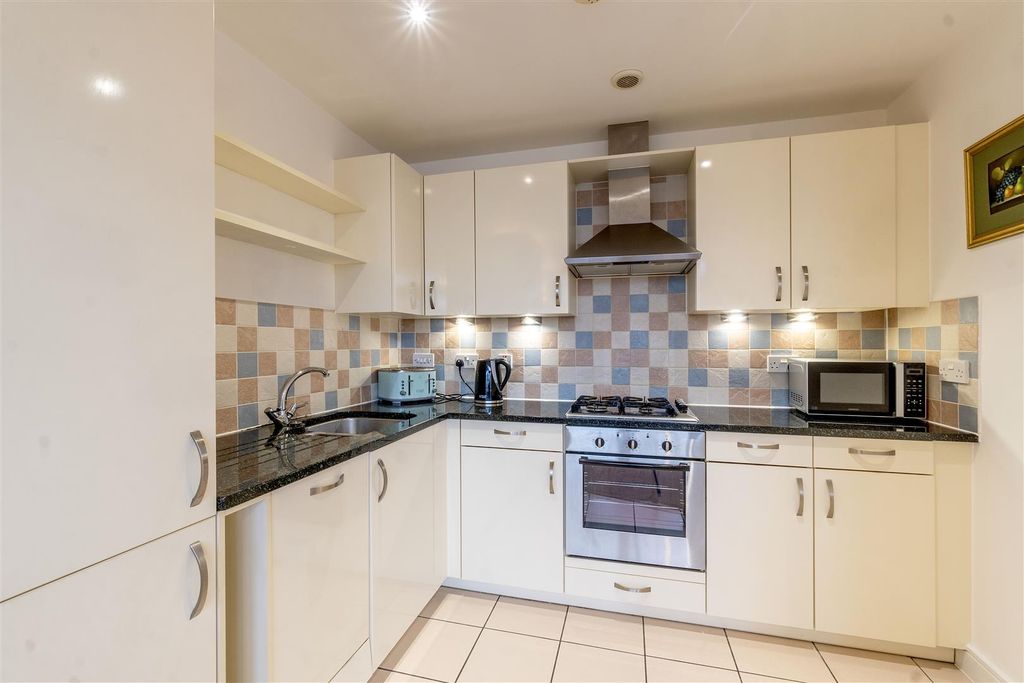 Property photo 3 of 10 Kitchen.Jpg