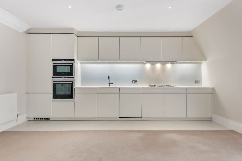 Property photo 3 of 7 Lower Sloane Street