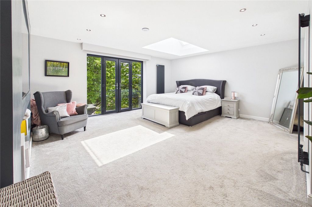 Property photo 2 of 35 Principle Bedroom