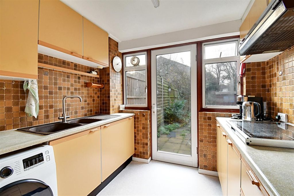 Property photo 3 of 17 Kitchen 1.Jpg