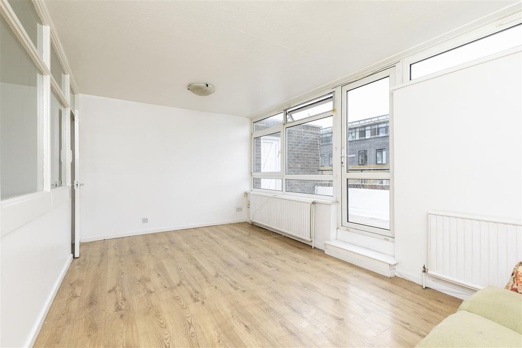 Property photo 3 of 15 12 Kingsland -2.Jpg