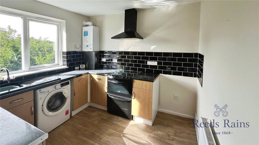 Property photo 3 of 8 Picture No. 16