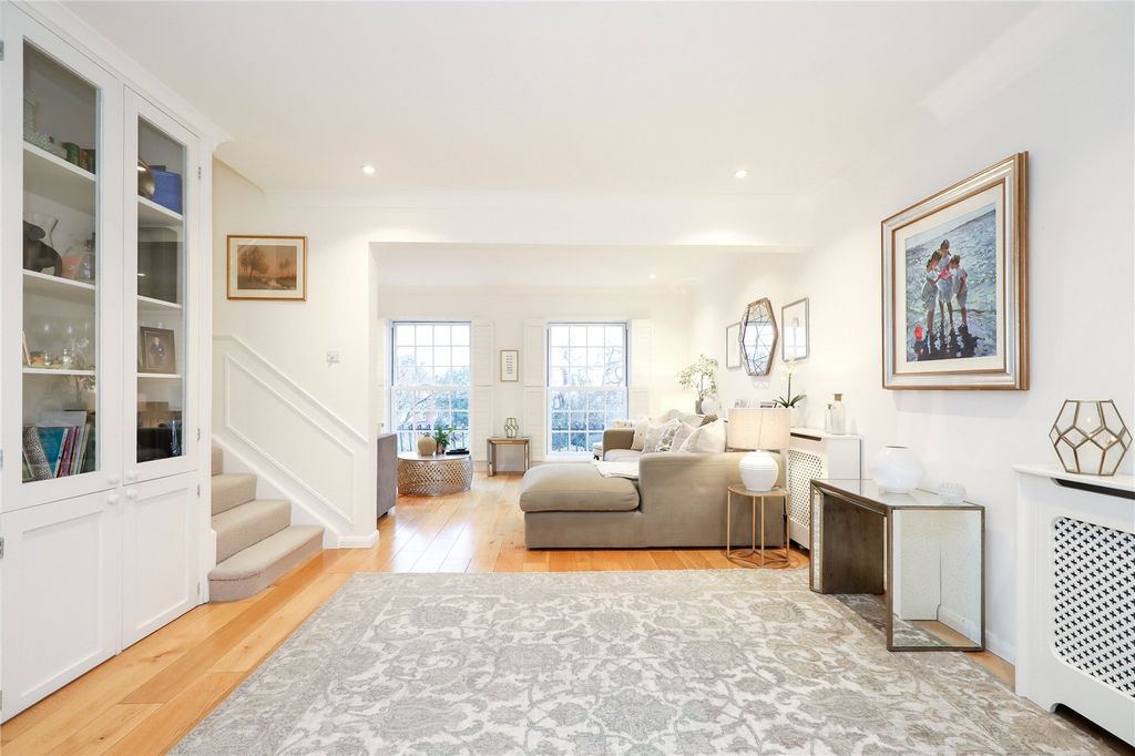 Property photo 3 of 16 Living Room