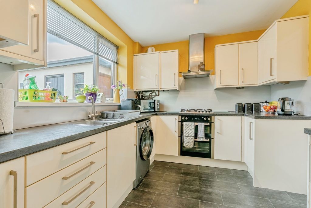 Property photo 3 of 26 Pbox-Img.Jpg