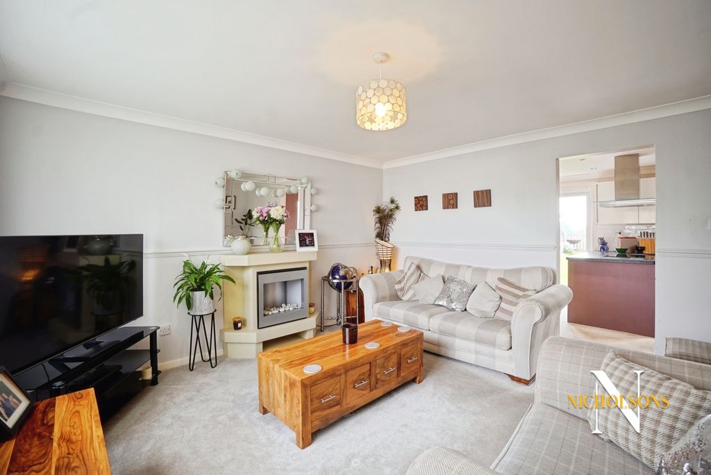 Property photo 3 of 21 4243368