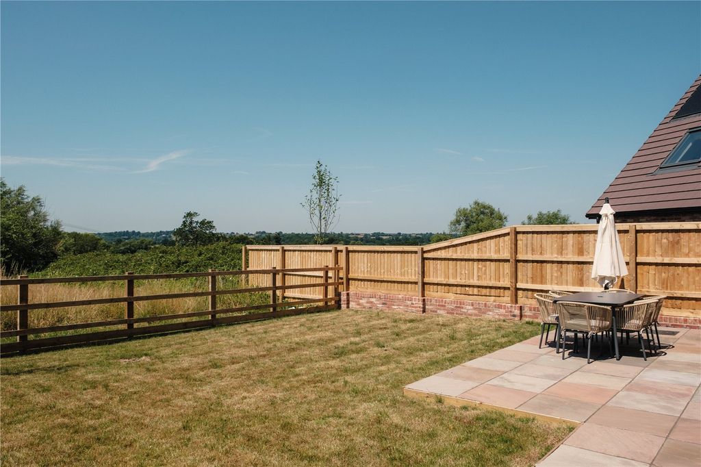Property photo 2 of 23 Picture No. 18