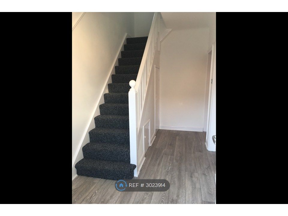 Property photo 2 of 13 Hallway