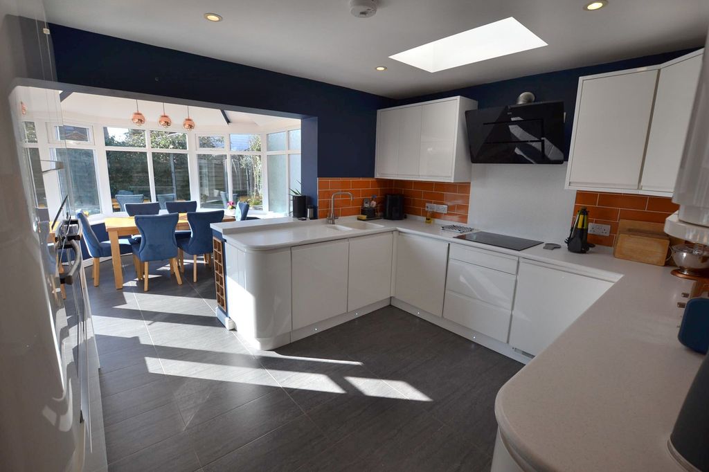 Property photo 2 of 26