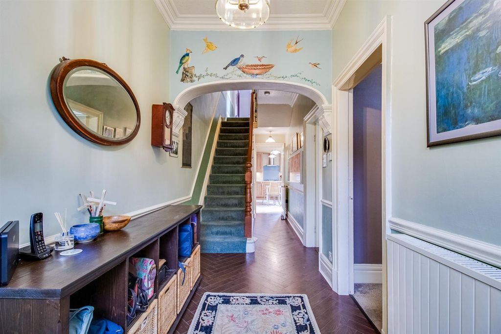 Property photo 3 of 17 Entrance Vestibule