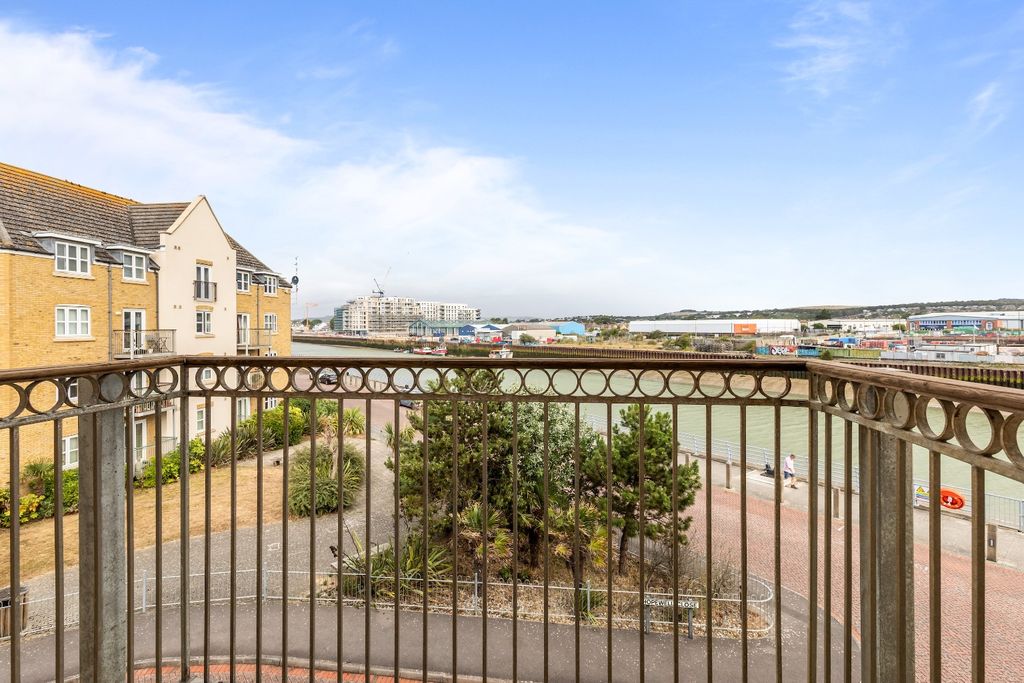 Property photo 2 of 11 3237705