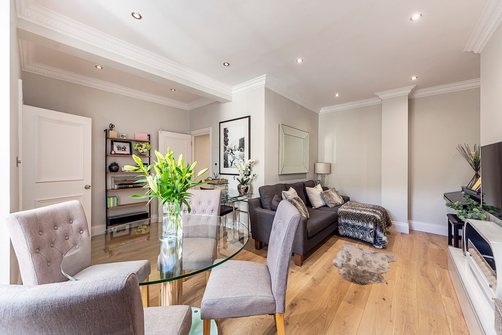 Property photo 2 of 18 Front