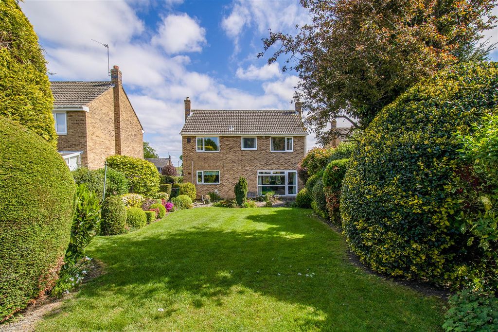 Property photo 1 of 10 Outside