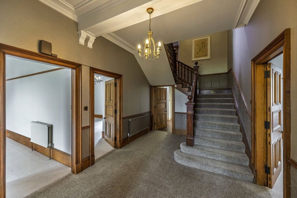Property photo 3 of 13 Entrnaceway