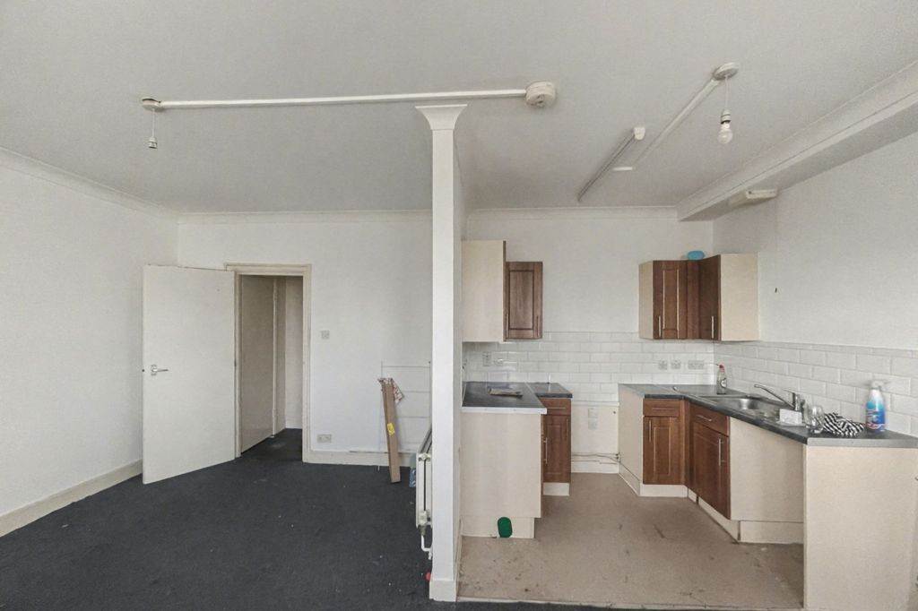 Property photo 3 of 7 16D Cambridge Gardens, London W10 5Ub