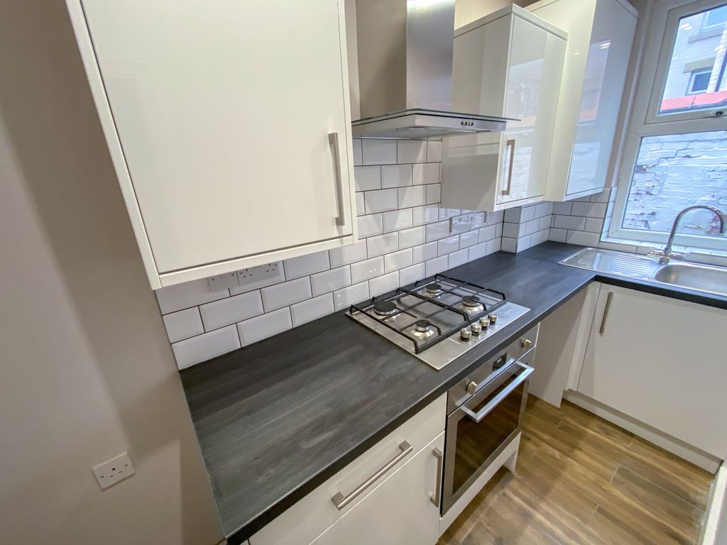 Property photo 2 of 7 8 Westgate
