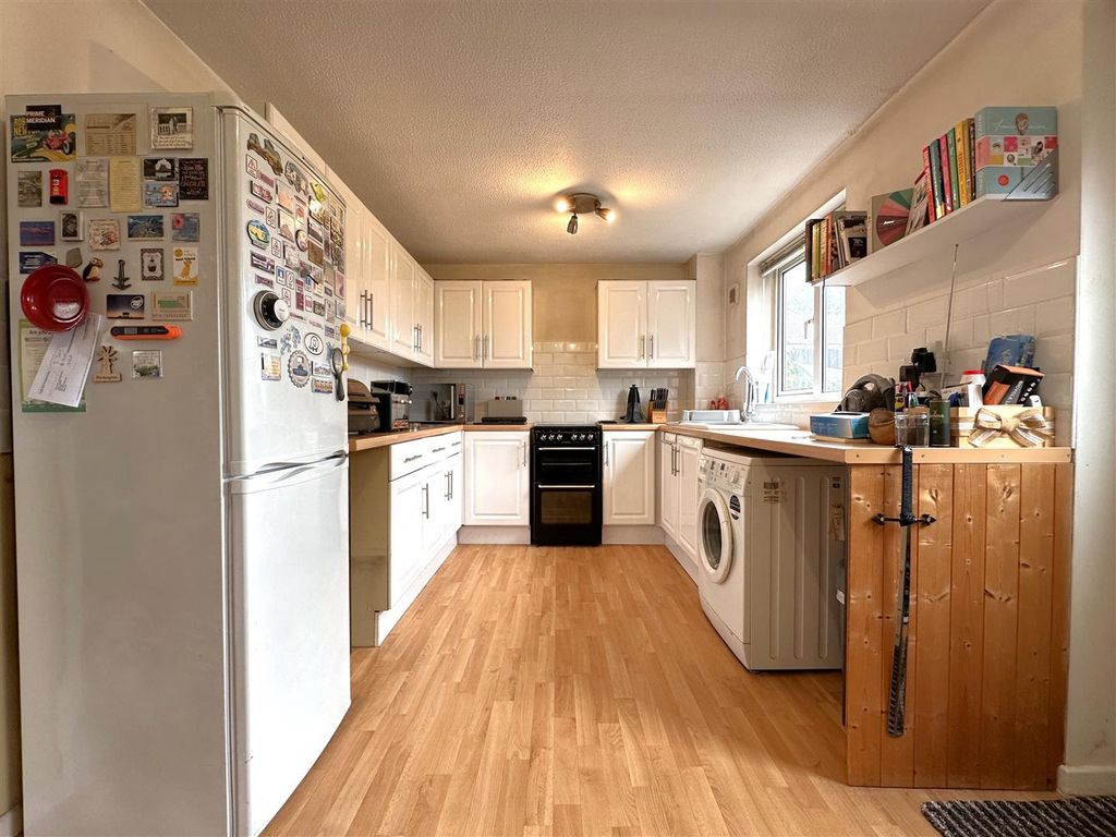 Property photo 2 of 12 Kitchen/Diner 849