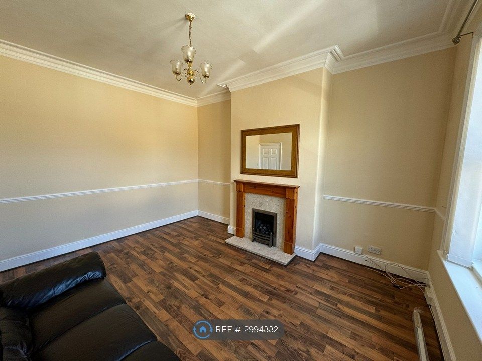 Property photo 3 of 8 Lounge