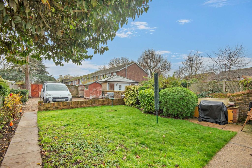 Property photo 3 of 12 8672748-Exterior01-800.Jpg