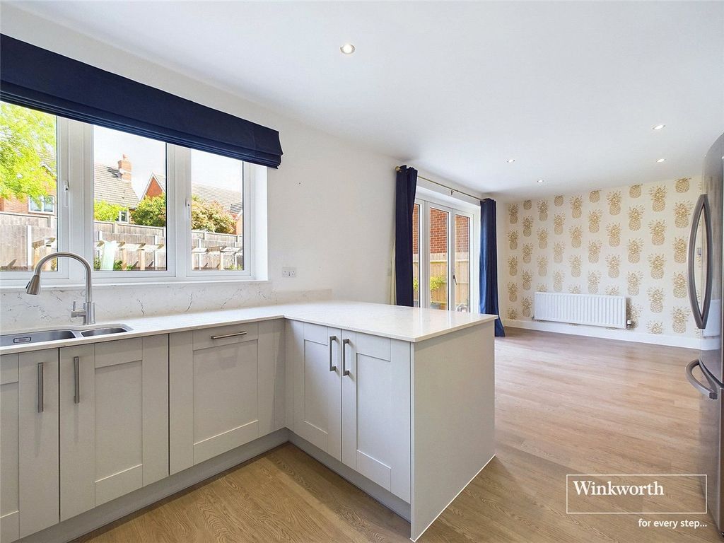 Property photo 2 of 19 Picture No. 27