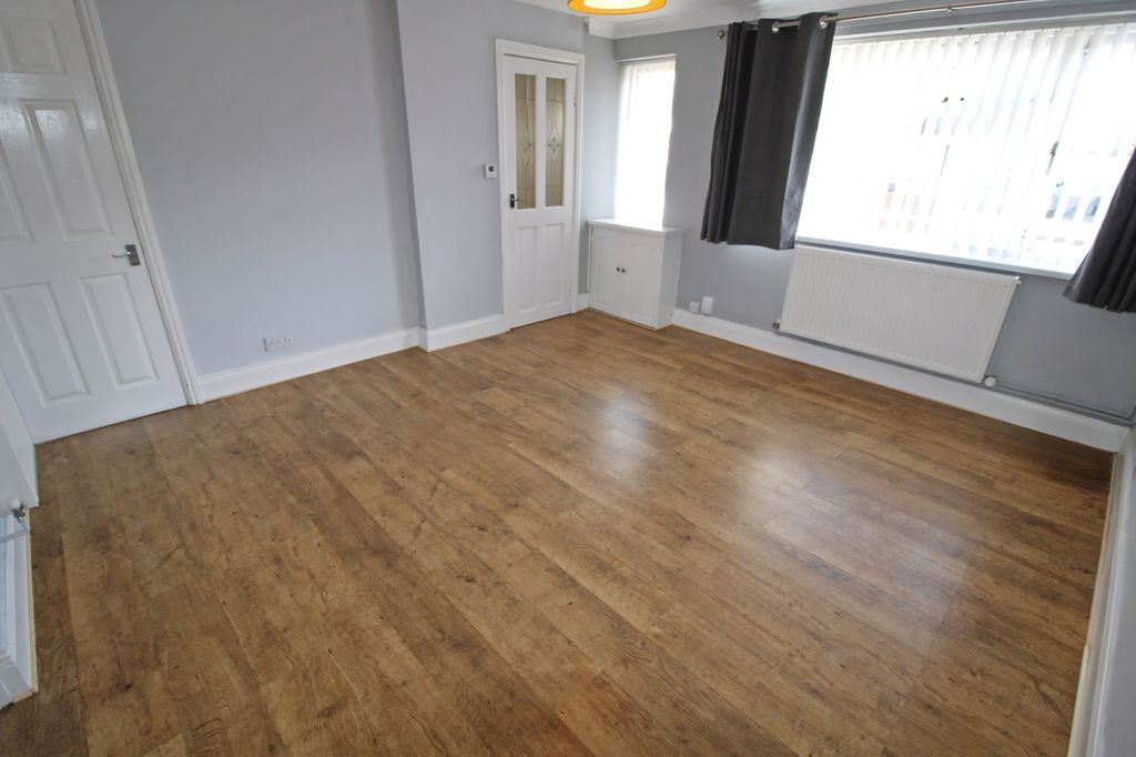 Property photo 2 of 16 Lounge